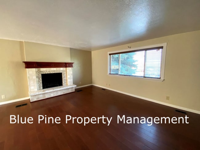 Building Photo - 896 Lucille Ave