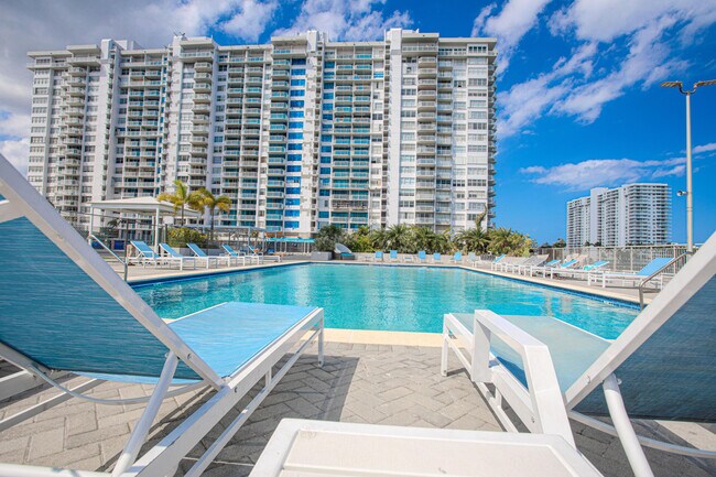 Building Photo - 18021 Biscayne Blvd