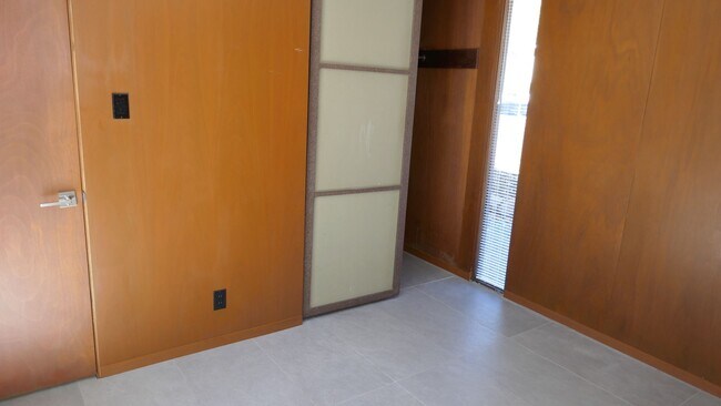 Building Photo - BEAUTIFUL UPDATED FOUR BED / TWO BATH PLUS OFFICE EICHLER HOME WITH GREAT OUTDOOR SPACE