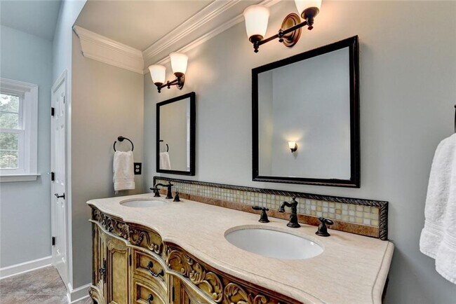 Building Photo - 2611 Briers N Dr