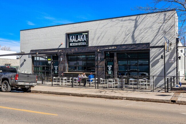 Building Photo - ROOFTOP DECK + spacious END UNIT townhome in Berkeley Neighborhood!
