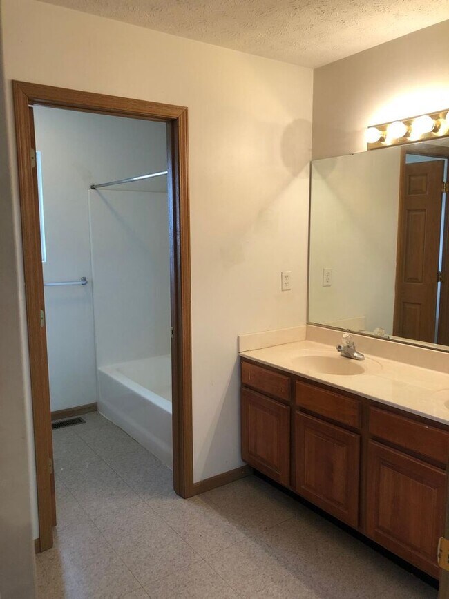 Building Photo - 2747 Wyndham Ct