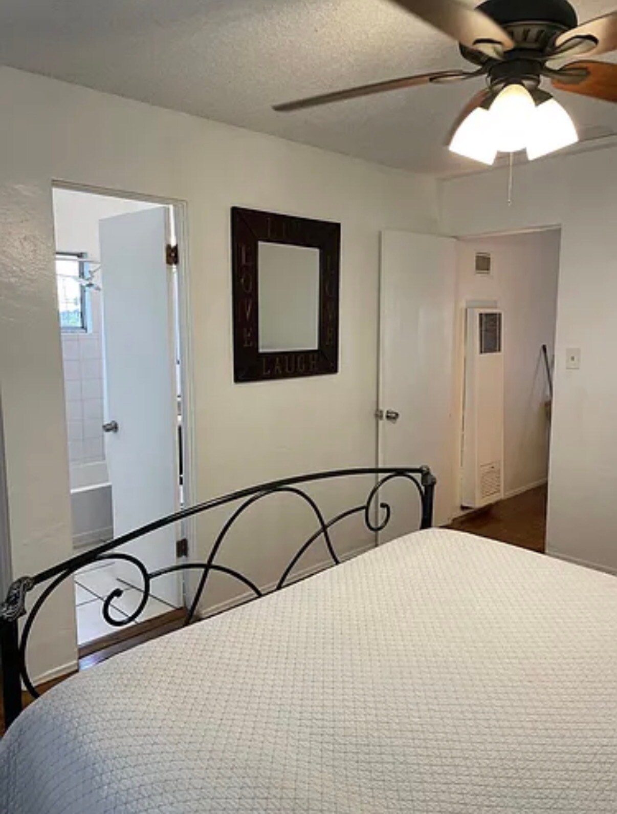Building Photo - 4068 Oakcrest Dr
