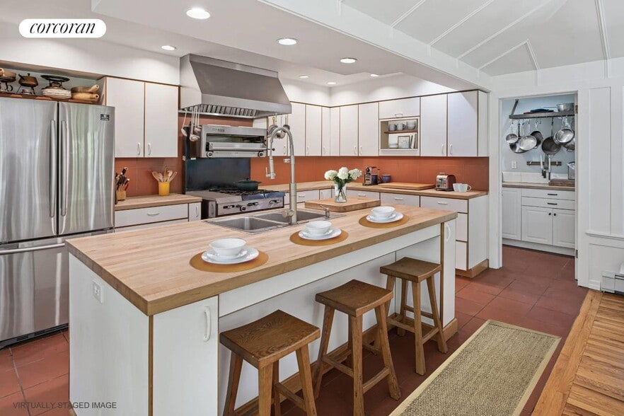 Building Photo - 179 Redwood Rd