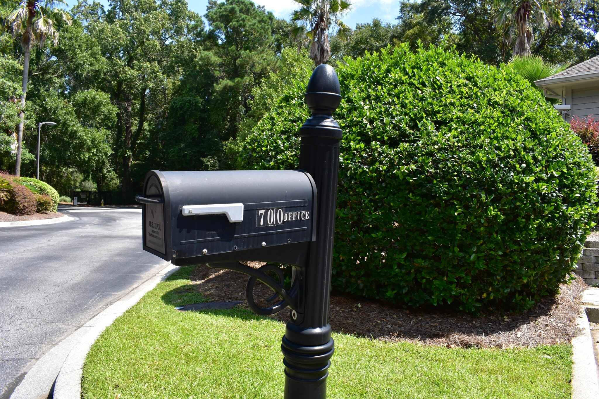 Building Photo - 700 Daniel Ellis Dr