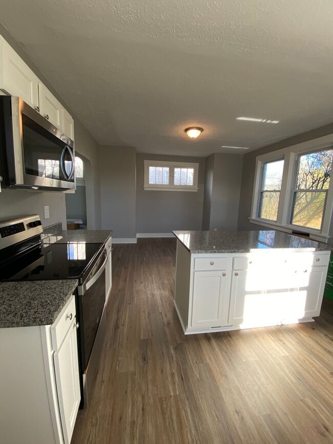 Building Photo - Newly Renovated Single Family House For Rent!