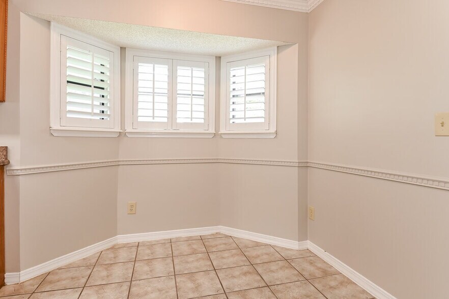 Building Photo - 3016 Bridgeview Dr