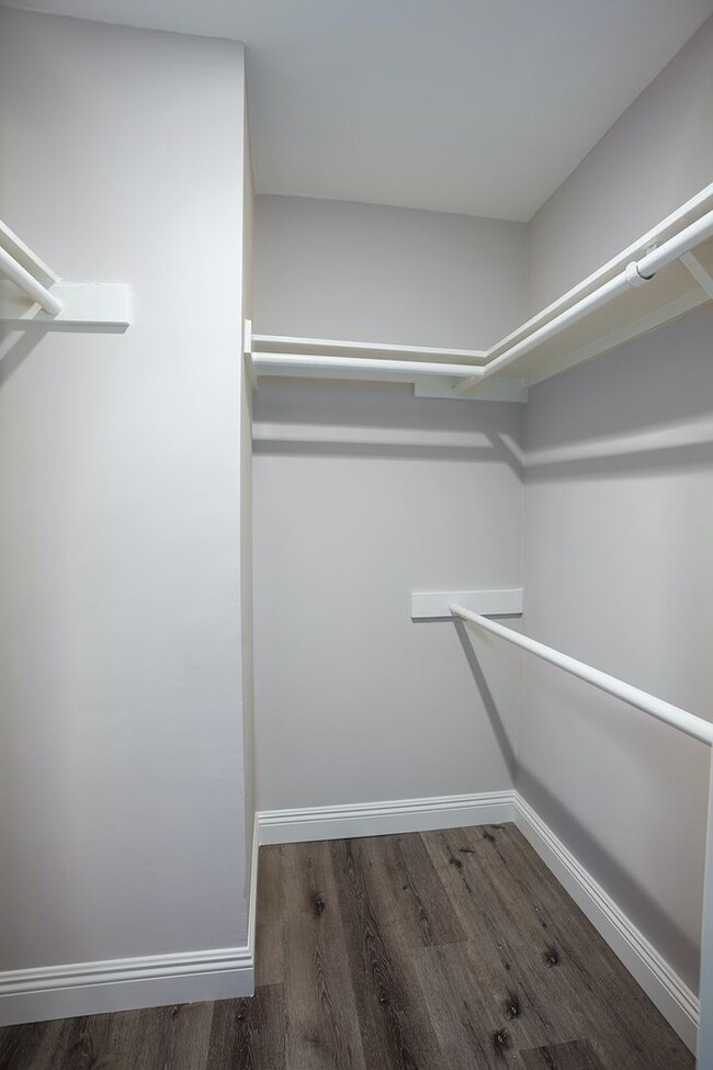 Building Photo - Newly Renovated 2 Bed + 2 Bath Condo in Pr...