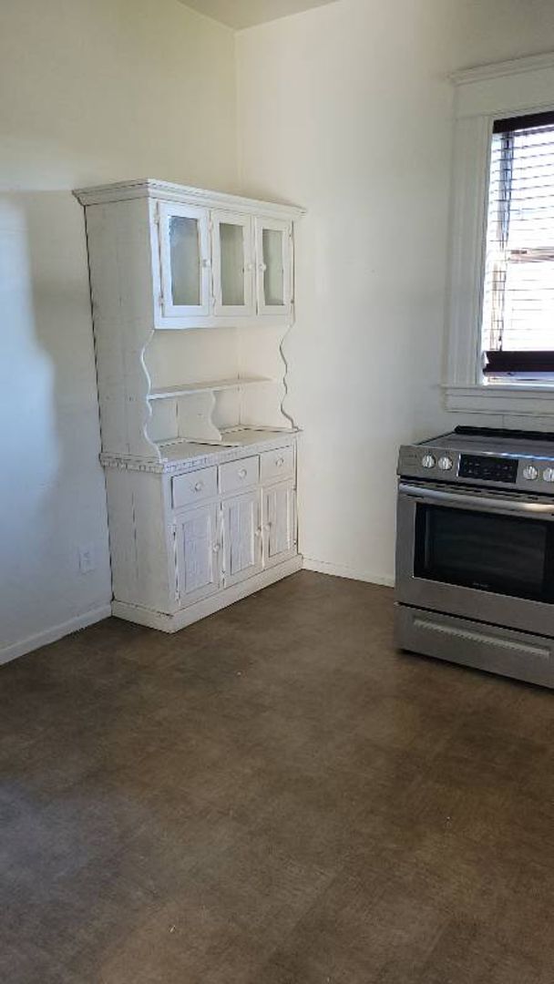 Building Photo - 4Bedroom/2Bath Home in Town of Susanville