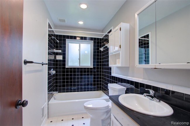 Building Photo - 249 S Chocolay Ave