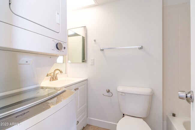 Building Photo - 1297 W 5th St