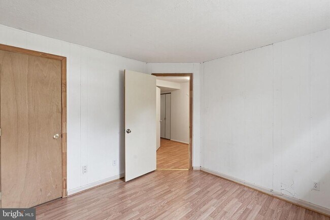 Building Photo - 9571 Tudor Oaks Dr