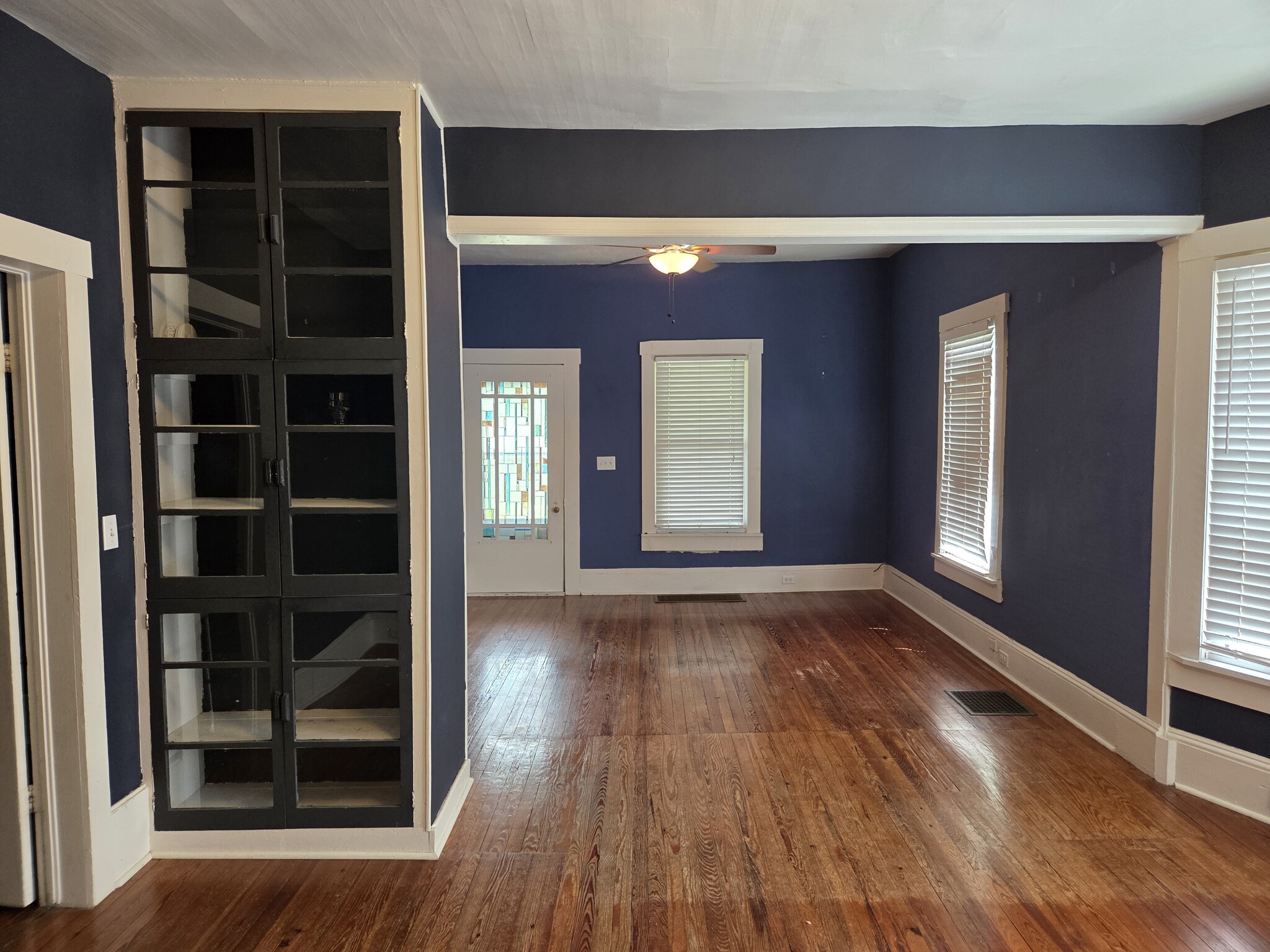 Dining open to living room - 905 E Holston Ave