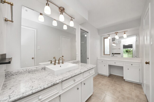 Building Photo - 3410 Crow Valley Dr