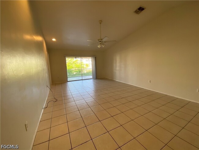 Building Photo - 622 SE 13th Pl