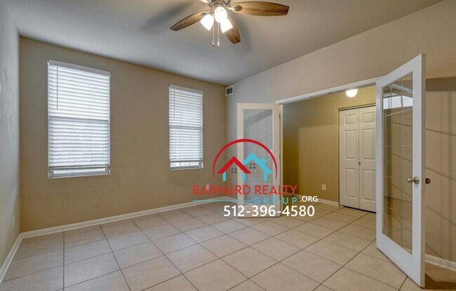 Building Photo - APPLICATION PENDING: 3 bed/2 Bath in Desir...