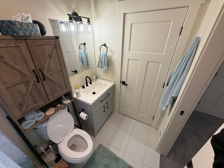 Building Photo - 201 S 400 E