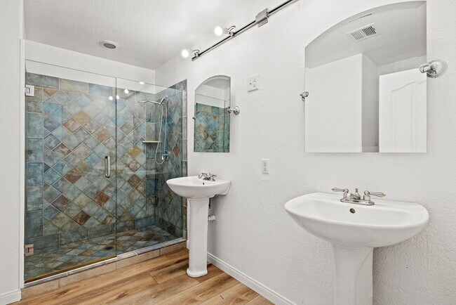 Building Photo - 44260 Villeta Dr