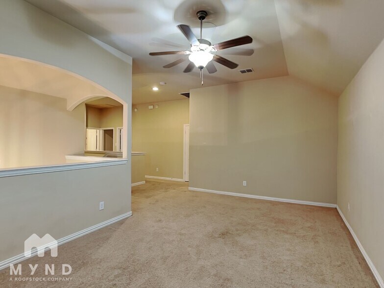 Building Photo - 5813 Valley Haven Way