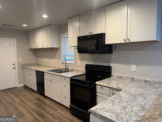 Building Photo - 324 Adams St