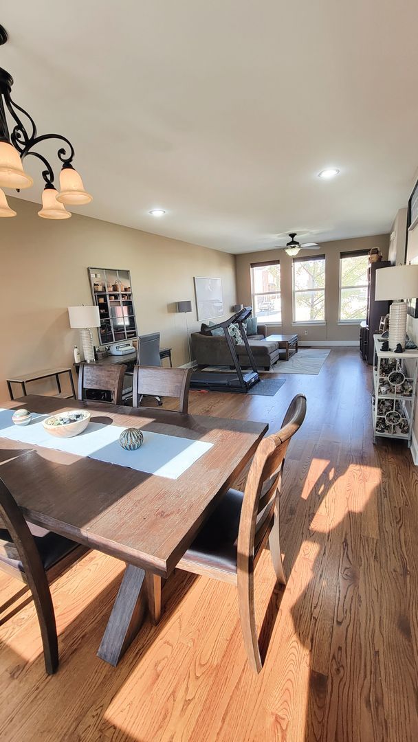 Building Photo - Absolutely adorable townhome in downtown Memphis