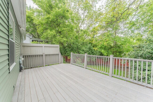 Building Photo - 4951 Hidden View Ct