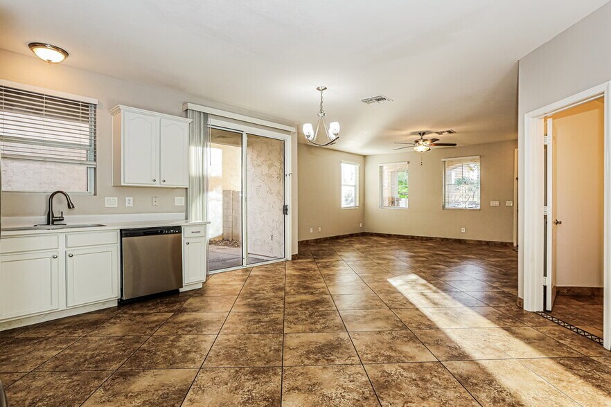 Building Photo - 10024 W Kingman St