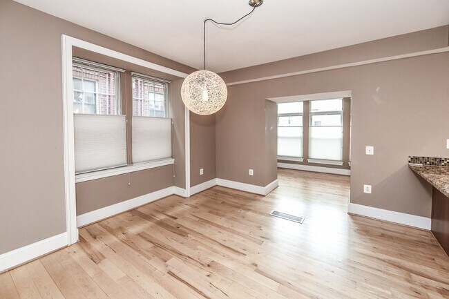 Building Photo - Luxury Two Bedroom near DuPont + Parking