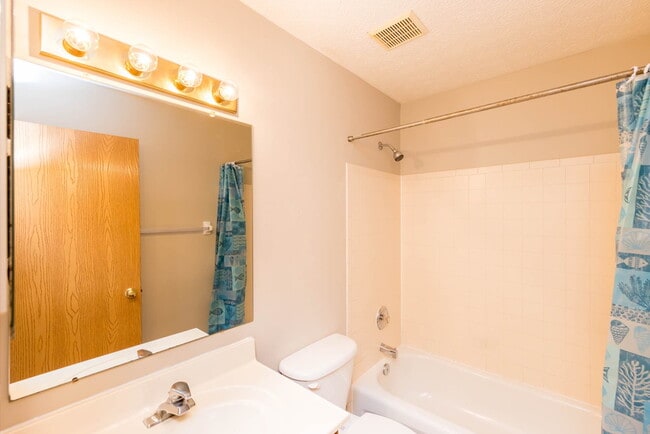 Building Photo - 1032 Pebble Brook Dr