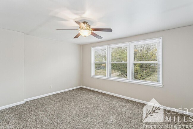 Building Photo - 427 N Harding Ave