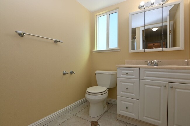 Building Photo - Beautiful 5 bed 3 bath, 2 car Garage & Pool, Near Snell & Calero