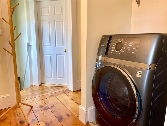 Building Photo - 30 Maple Ave