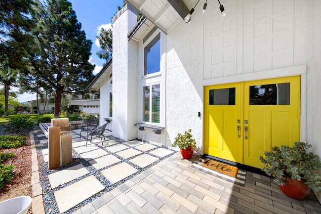 Building Photo - 1652 N Pala Pl