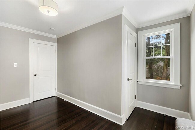 Building Photo - 48 Rossmore Ave