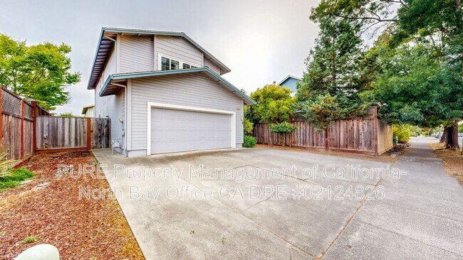 Building Photo - 2070 Pinercrest Dr
