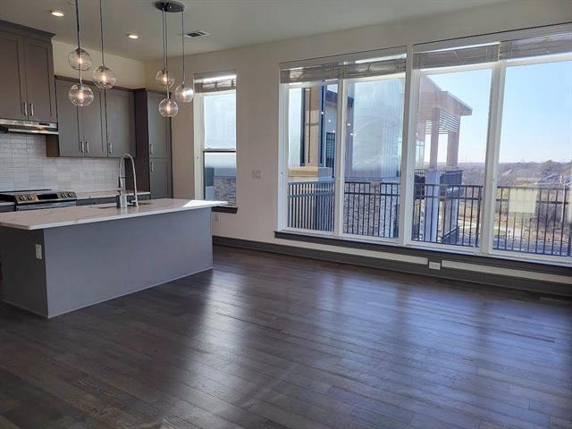 Building Photo - 2700 Old Denton Rd