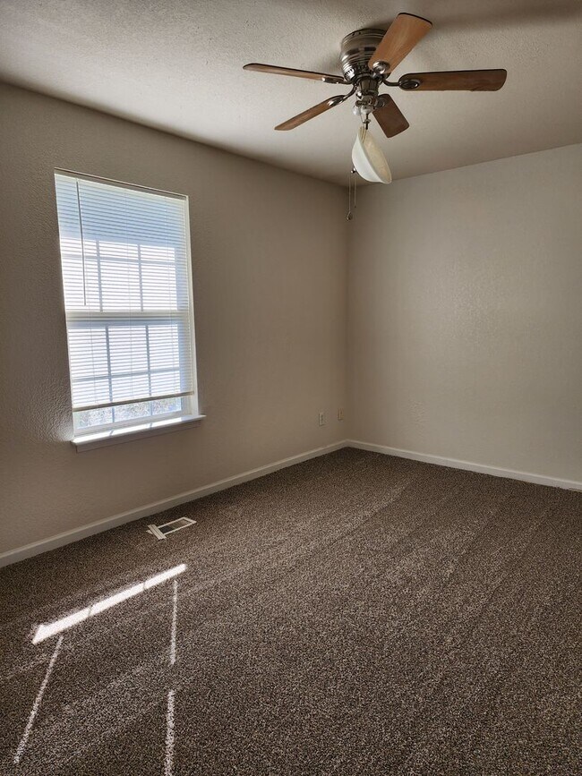 Building Photo - 2681-2683 E Oakbrook Dr