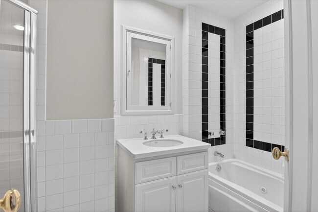 Building Photo - 417 S Ashley St