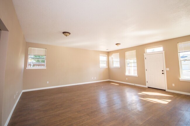 Building Photo - 1110 NW 27th St