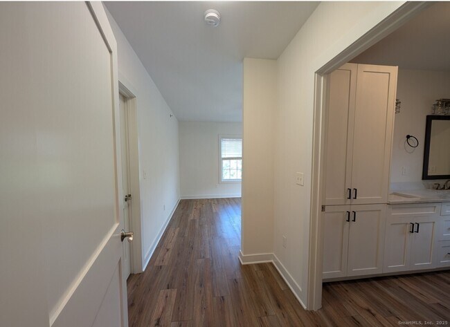 Building Photo - 138 Highland Ave