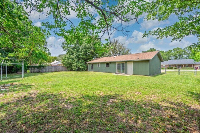 Building Photo - 212 Grand Prix Dr