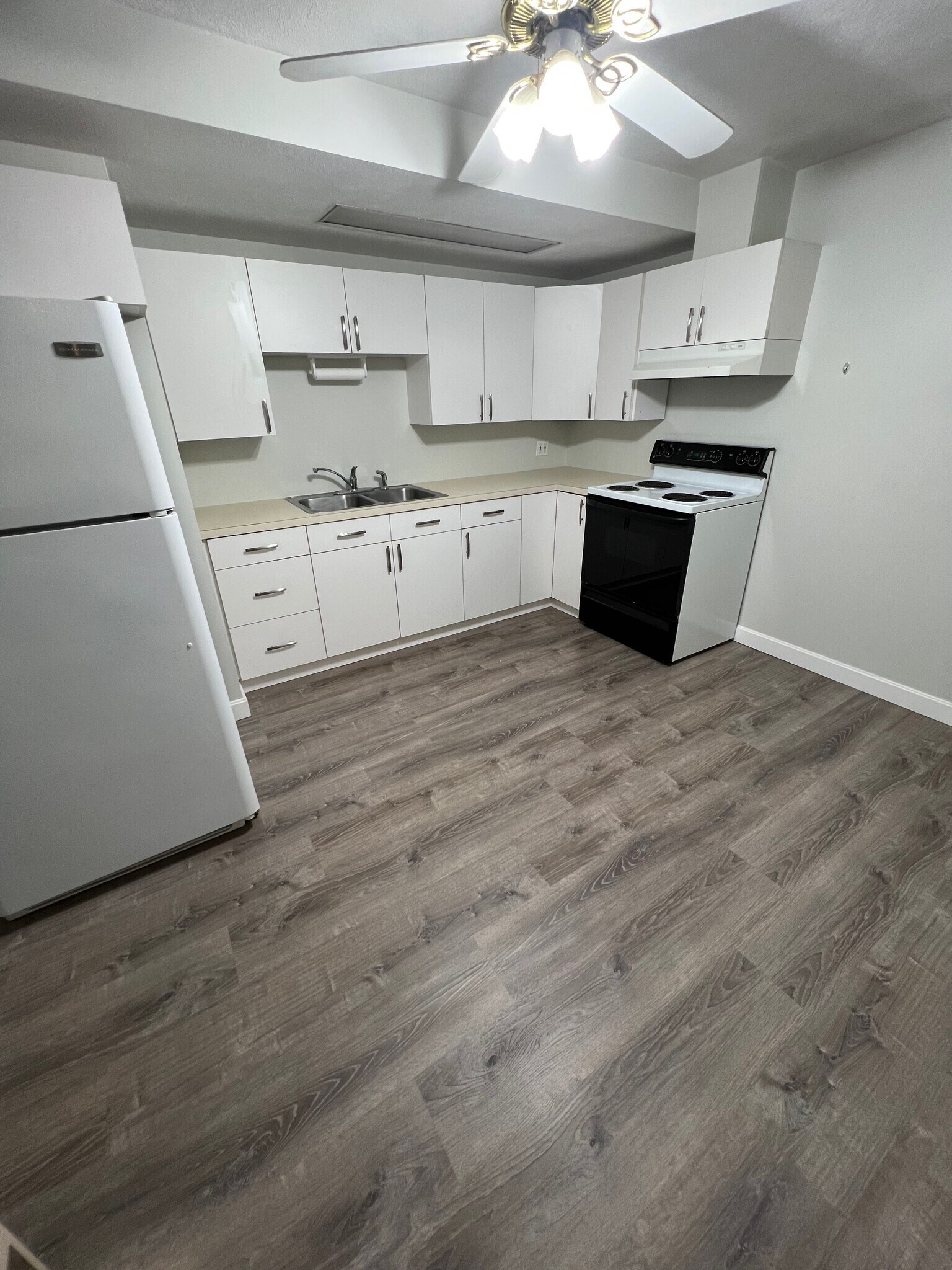 kitchen - 919 Main St