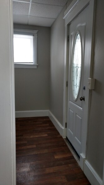 Building Photo - 32 Fuller Ave SE