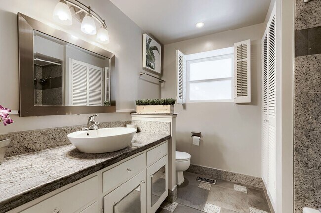 Building Photo - 3bd/1.75ba Issaquah Home