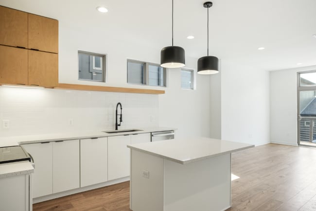 Building Photo - 3060 Edwin Cir