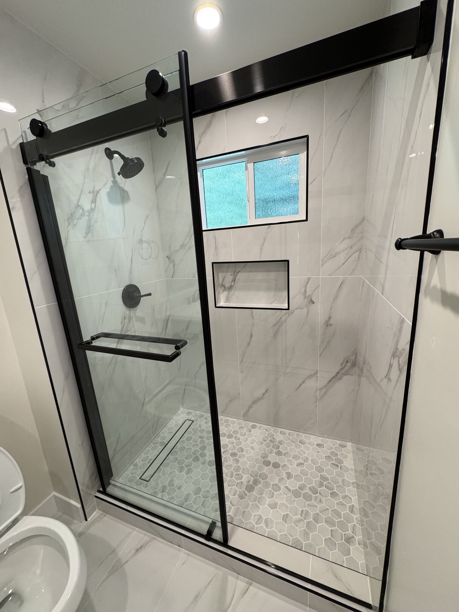 Shower - 7635 1/2 Lexington Ave