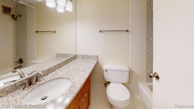 Building Photo - 600 W Brown St