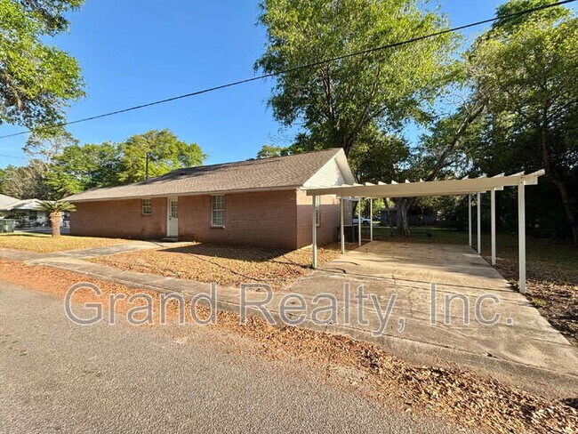 Building Photo - 5574 Econfina St