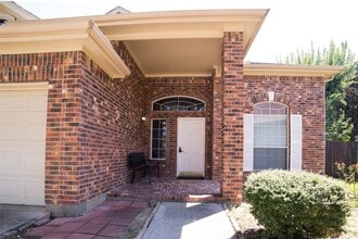 Building Photo - 10035 Magnolia Way