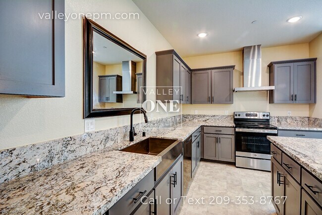 Building Photo - Large Single-Story 4 Bedroom Home in Patterson--has SOLAR!